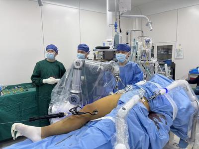 精准、微创、低辐射！机器人辅助手术，闭合复位实现毫米级“密室修复”