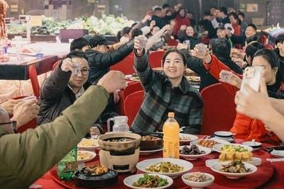 新春走基层 | 年夜饭，别样“新滋味”