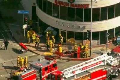 美国洛杉矶汽车撞店事件已致3死7伤