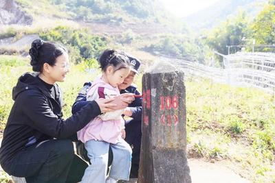 “你安心戍边，家里一切都很好”，记者探访云南戍边胶州籍民警的家