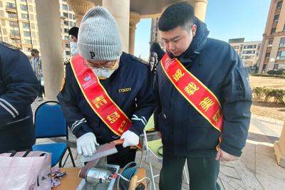 新春服务进社区，青岛公交父子齐上阵