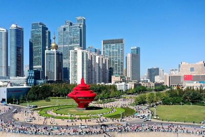 青島今天白天到夜間，晴轉(zhuǎn)多云，市區(qū)最高氣溫7℃，最低氣溫4℃