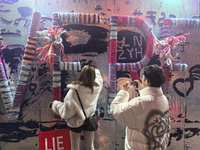 流光溢彩夜未央，青岛老城区春节夜游人气爆棚