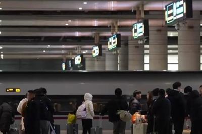 春节假期第一天，返乡探亲客流持续增长