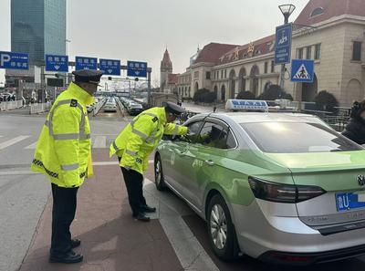 点亮出行平安“守护灯”！青岛交通执法人开启节日保障“倍速”模式