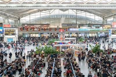 铁路部门发售春运期间火车票超1亿张