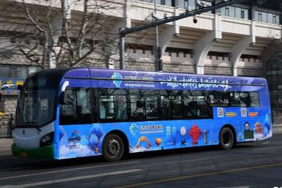 把城市手造“装”进车厢！青岛这路公交化身“移动文化展厅”