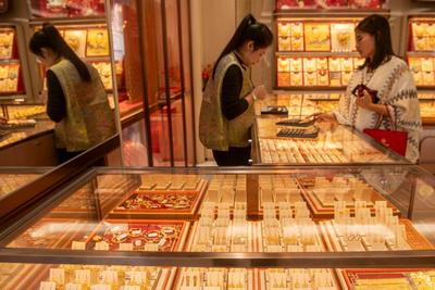 金价银价突然飙升，国内金饰克价一日涨超60元