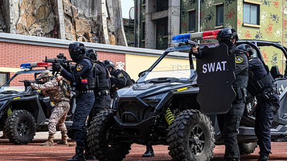 ​场面堪比大片！青岛特警武警联手上演反恐处突实战训练