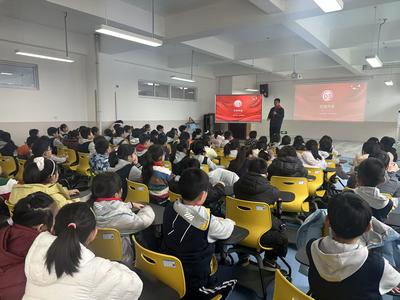 童画装点车厢、榜样走进课堂……青岛这场主题活动让“雷锋精神”在童心中“发芽”