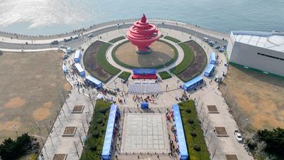 “金融消保・‘青’你同行”燃动岛城！——2026年青岛“3·15”金融消费者权益保护教育宣传活动启动仪式暨金融消保主题生活节盛大启幕  