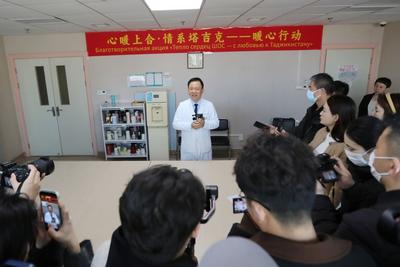 “拉赫曼（谢谢），中国医生！”