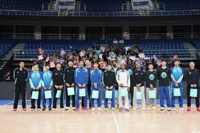 新外援终于到队！青岛男篮全力备战冲刺季后赛