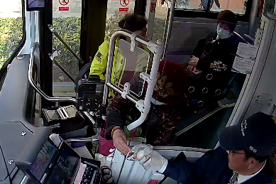 司机乘客温情互动，青岛巴士接连上演暖心“双向奔赴”