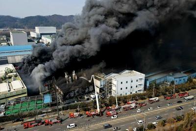 韩国一家汽车零部件制造工厂发生火灾，已致50伤