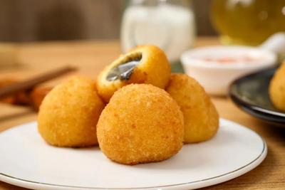 切记！冷冻汤圆直接下油锅，极其危险