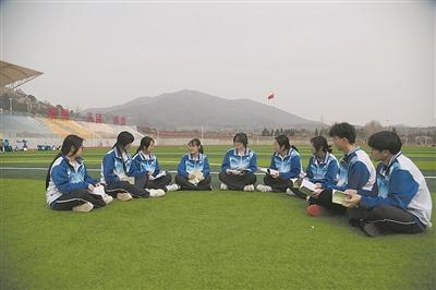 新火煮新茶，诗歌趁年华！青岛这群少年将诗意“种”进青春