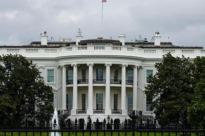 霍尔木兹海峡新规落地，特朗普设4月6日最后期限，以军趁窗口期猛攻伊朗