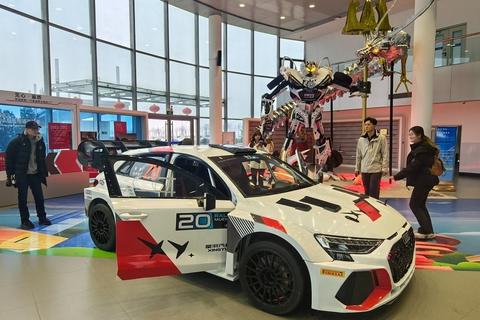 揭开神秘面纱！电影《飞驰人生3》张驰赛车原车亮相青岛