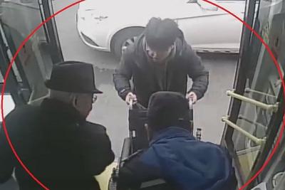 传承爱老敬老美德，青岛巴士驾驶员这些举动真暖心！