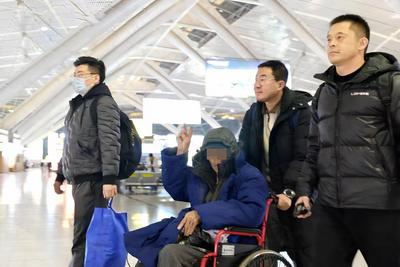 900公里，17小时，漂泊22年的他在青岛救助工作人员陪护下重返家乡辽宁锦州