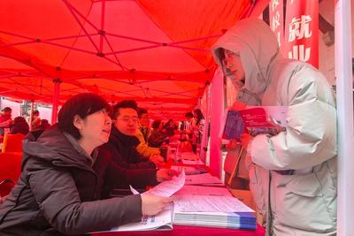 千余优质岗位送到“家门口”！山东工会“十万优选岗位帮就业”青岛专场启幕