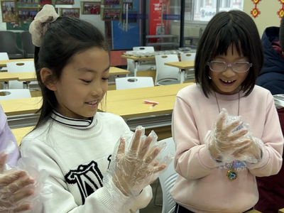 學(xué)民俗、猜燈謎、包元宵……中韓街道溫哥華社區(qū)的孩子們這樣“鬧”元宵