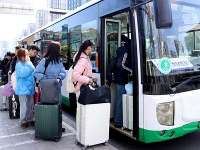 温暖护航，青岛理工大学开通春季返校地铁接驳直通车