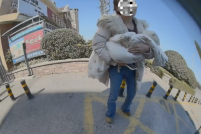 “宝妈”抱着8月龄婴儿拦车，青岛地铁这仨小伙调转车头直奔医院……