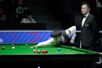 两杆破百，赵心童晋级斯诺克世界公开赛16强