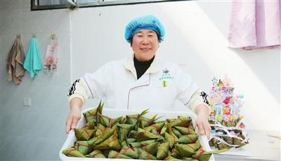 铁锅、苇叶、老手艺......她用三年时间唤醒三代人的味道