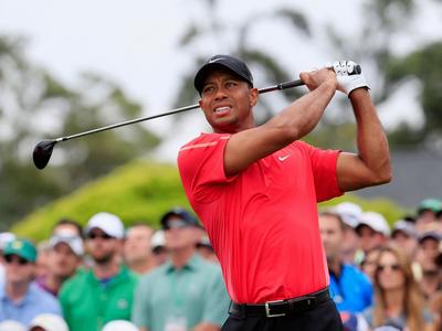 美国高尔夫球星“老虎”伍兹因酒驾发生翻车事故被捕