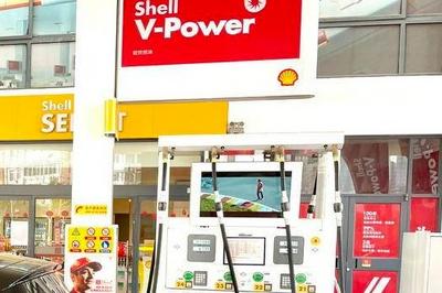 美国原油收盘价自2022年以来首次突破每桶100美元