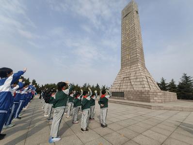 清明祭英烈 争做新时代好少年
