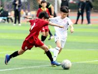 青岛市“市长杯”校园足球联赛激战正酣，小学男甲、女甲冠军组金牌产生