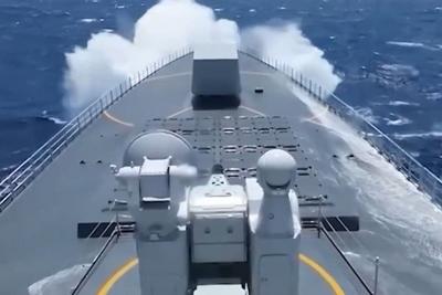 外舰试图侦察航母编队，延安舰成功驱离