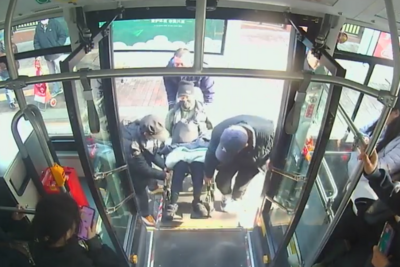 擦亮城市文明风景线！青岛巴士驾驶员接连做出暖心之举