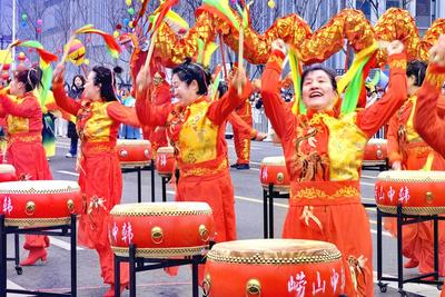 秧歌、锣鼓、高跷……轮番上演！崂山区2026春节民间艺术展演活动举行