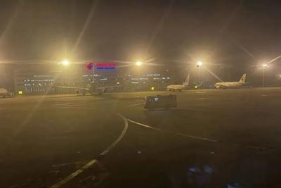 一航班落地后舱内出现火情，东航通报：手机受挤压起燃