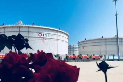 国际油价3年多来首次突破每桶100美元