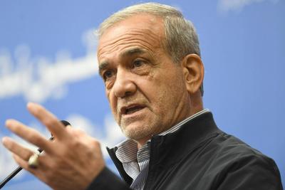 伊朗总统：有义务完全遵从最高领袖指示