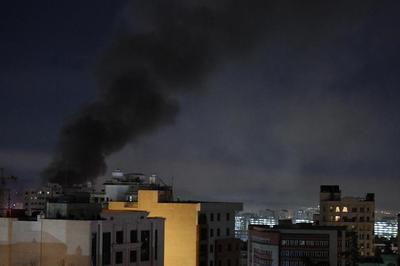 油库遇袭后，德黑兰降下有毒“黑雨”