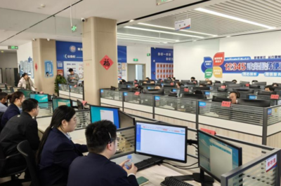 青岛市直机关处级干部“我当一天接线员”主题实践活动举行