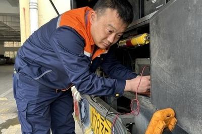 23年守护公交出行安全！青岛巴士有位从“地沟”里走出来的“技术能手”
