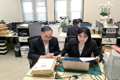 青岛各级各部门机关干部和工作人员变身“陪跑员”“帮办员”