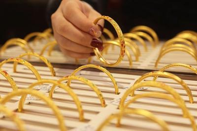 国际金价涨破5400美元，投资者需防范追高风险