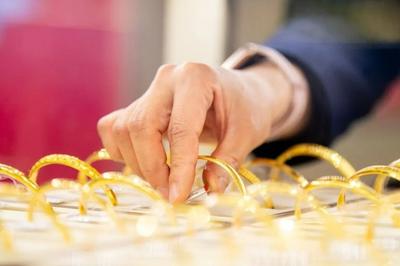 金饰克价，大幅回落了