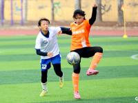 青岛市“市长杯”校园足球联赛激战正酣，小学男甲、女甲冠军组金牌产生