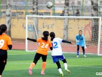 青岛市“市长杯”校园足球联赛激战正酣，小学男甲、女甲冠军组金牌产生