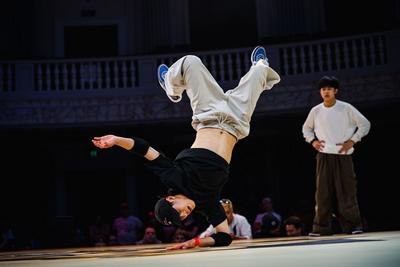 苦练霹雳舞九年，青岛15岁少年夺街舞世界冠军